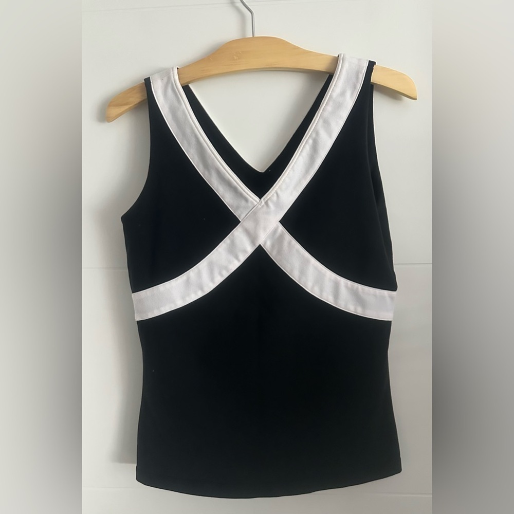 Lululemon: Women’s Sleeveless Top (ptp approx 16in)